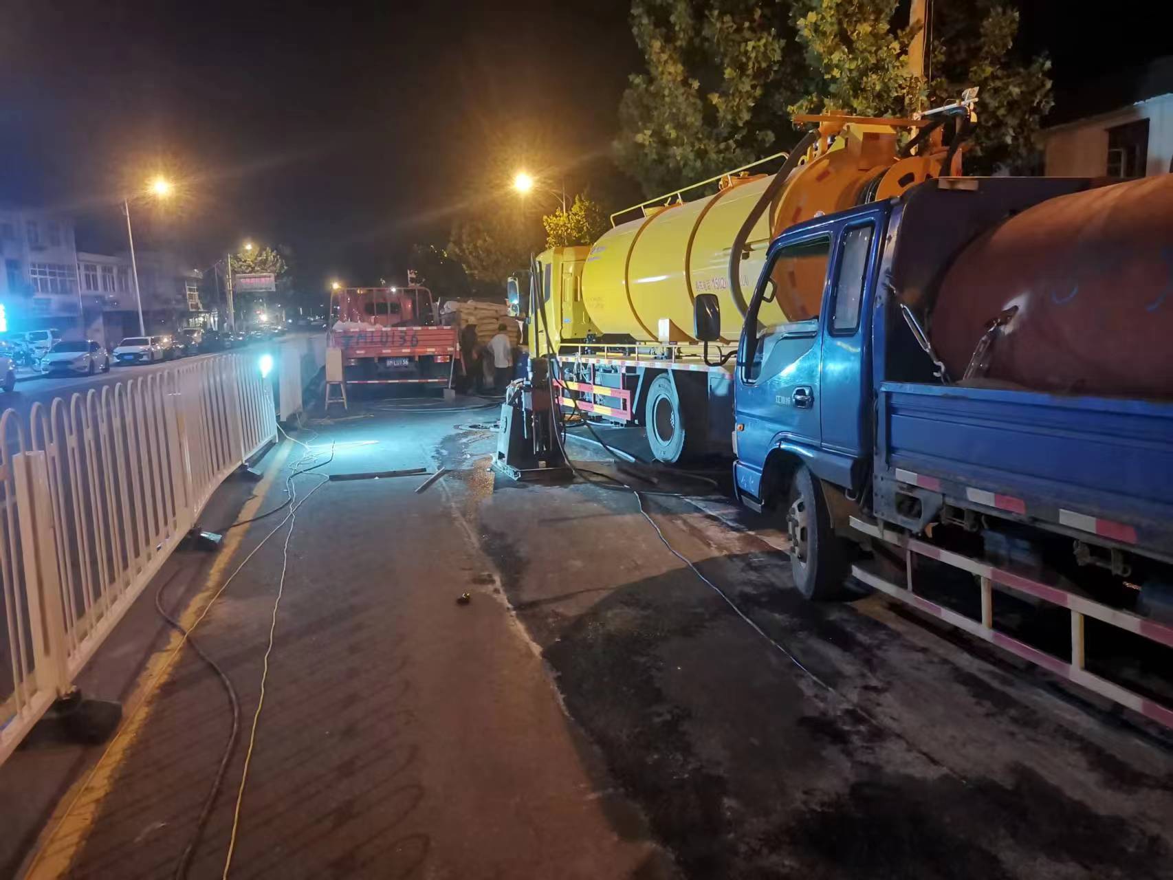 鄂托克前路面压密注浆